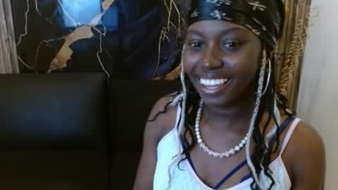 Snapshot of luna253951 chatting on May 18, 7:20 pm luna253951 online show from May 18, 7:20 pm