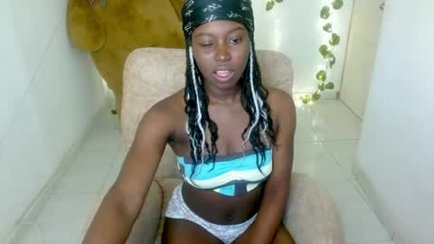 Snapshot of luna253951 chatting on May 28, 2:03 pm luna253951 online show from May 28, 2:03 pm