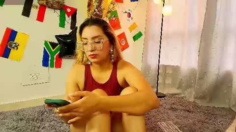 Snapshot of luna__velvet chatting on June 24, 12:48 pm luna__velvet online show from June 24, 12:48 pm