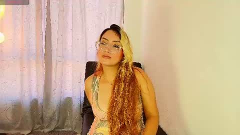 Snapshot of luna__velvet chatting on July 6, 3:03 pm luna__velvet online show from July 6, 3:03 pm