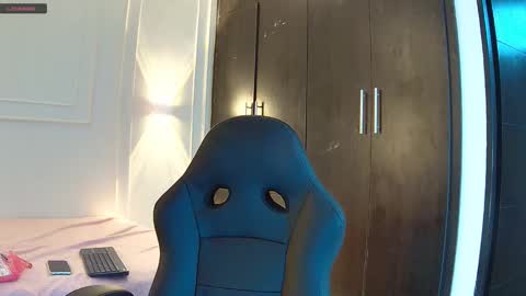 Snapshot of luna_and_banji chatting on October 7, 9:23 pm luna and banji online show from October 7, 9:23 pm