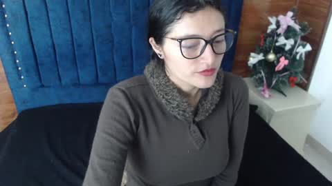 Snapshot of luna_azul_15 chatting on December 23, 6:16 pm dalia online show from December 23, 6:16 pm