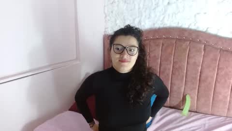 Snapshot of luna_azul_15 chatting on January 25, 1:30 pm dalia online show from January 25, 1:30 pm