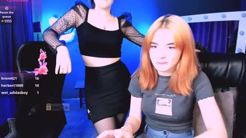 luna_berryy online show from January 26, 12:54 pm