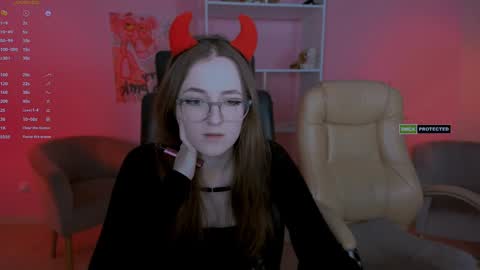 luna_berryy online show from February 5, 11:28 pm