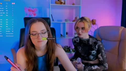 luna_berryy online show from February 8, 11:34 pm