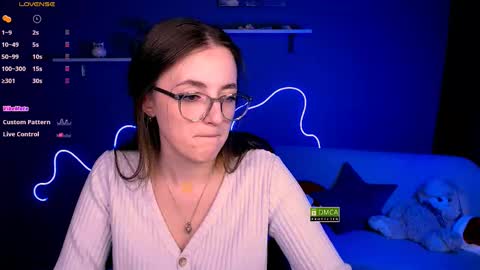 luna_berryy online show from February 12, 11:41 pm