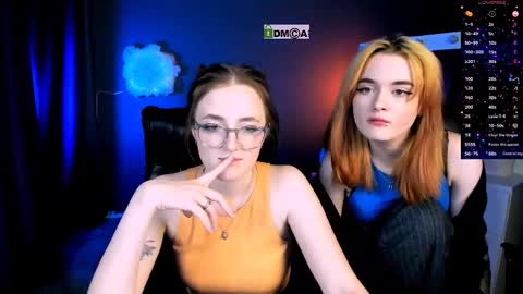 luna_berryy online show from February 14, 3:43 am