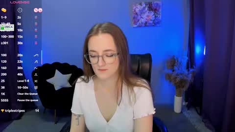 luna_berryy online show from February 22, 8:20 pm