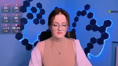 luna_berryy online show from December 17, 9:32 pm