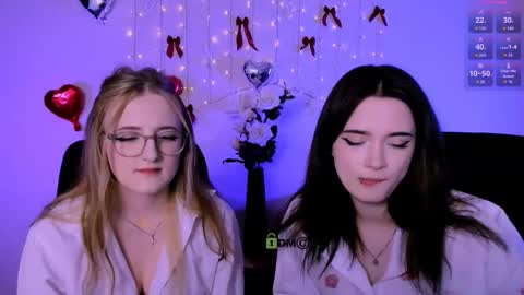 luna_berryy online show from March 13, 9:32 pm