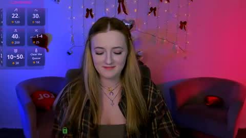 luna_berryy online show from May 12, 7:11 pm