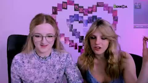 luna_berryy online show from June 13, 7:01 pm