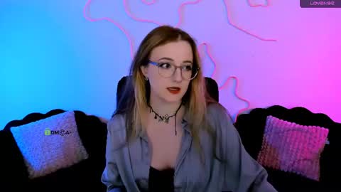Snapshot of luna_berryy chatting on June 24, 7:02 pm luna_berryy online show from June 24, 7:02 pm