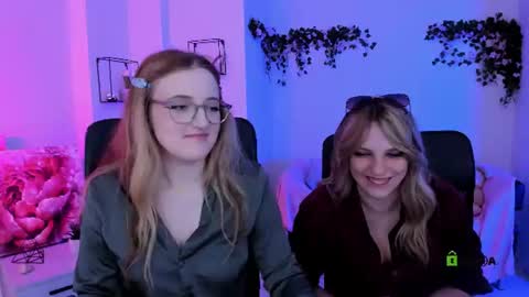 Snapshot of luna_berryy chatting on June 25, 7:07 pm luna_berryy online show from June 25, 7:07 pm