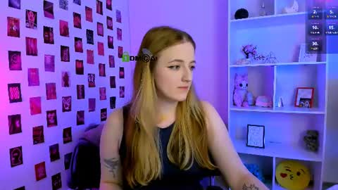 Snapshot of luna_berryy chatting on July 7, 6:45 pm luna_berryy online show from July 7, 6:45 pm
