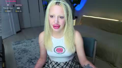 Snapshot of luna_beverly chatting on June 20, 9:06 pm luna_beverly online show from June 20, 9:06 pm