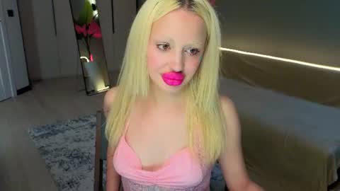 Snapshot of luna_beverly chatting on June 26, 9:19 pm luna_beverly online show from June 26, 9:19 pm