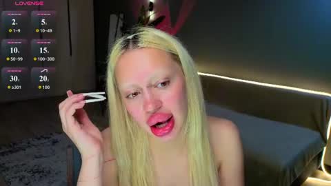 Snapshot of luna_beverly chatting on July 7, 8:46 pm luna_beverly online show from July 7, 8:46 pm