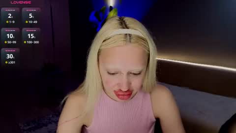 Snapshot of luna_beverly chatting on July 28, 8:52 pm luna_beverly online show from July 28, 8:52 pm