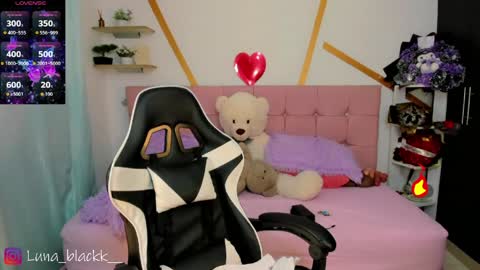 Luna online show from April 26, 9:12 pm