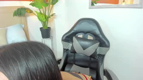 Snapshot of luna_blazze_ chatting on May 16, 12:15 pm L U N A online show from May 16, 12:15 pm