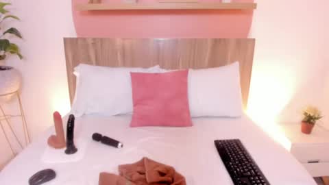 Snapshot of luna_blazze_ chatting on May 30, 12:35 pm L U N A online show from May 30, 12:35 pm