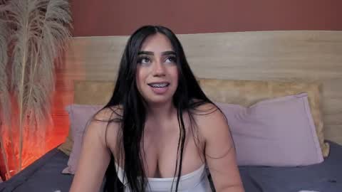 Snapshot of luna_cute14 chatting on April 18, 9:26 pm luna_cute14 online show from April 18, 9:26 pm