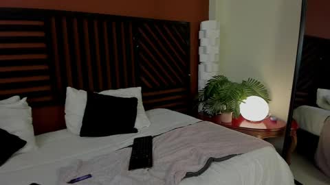 Snapshot of luna_cute14 chatting on April 25, 9:12 pm luna_cute14 online show from April 25, 9:12 pm