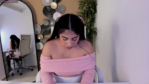 Snapshot of luna_cute14 chatting on May 6, 8:36 pm luna_cute14 online show from May 6, 8:36 pm