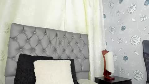 Luna Eva online show from January 3, 2:30 pm