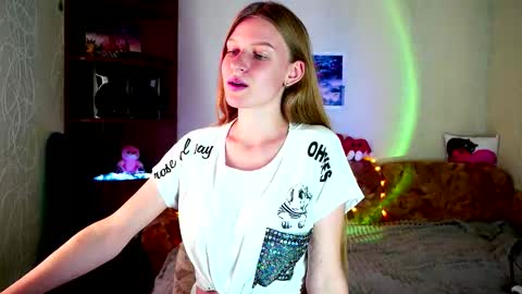 luna_evan online show from October 7, 9:28 am