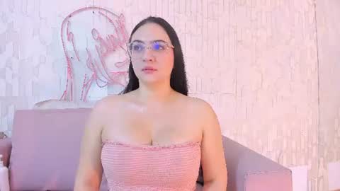 Snapshot of luna_ferrer1 chatting on June 11, 11:41 am luna_ferrer1 online show from June 11, 11:41 am