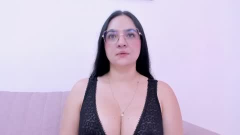 Snapshot of luna_ferrer1 chatting on July 30, 11:53 am luna_ferrer1 online show from July 30, 11:53 am