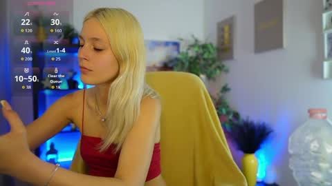 Snapshot of luna_grace18 chatting on June 8, 3:45 pm luna_grace18 online show from June 8, 3:45 pm