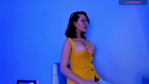luna_hazard online show from January 1, 2:09 am