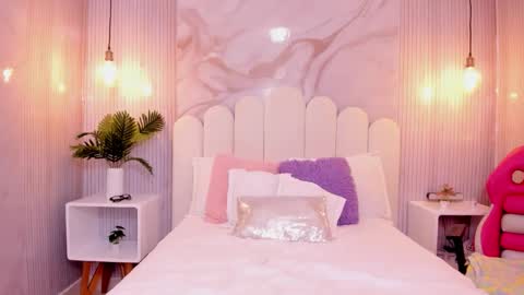 luna_hot_ass online show from October 2, 9:00 pm