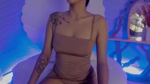 luna_hot_ass online show from November 3, 7:04 pm