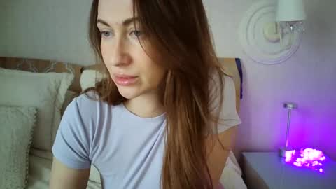 luna_hoti online show from March 3, 12:05 pm