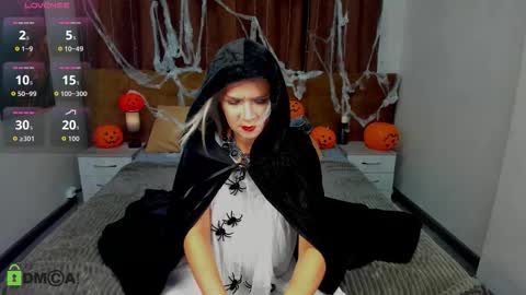 Snapshot of luna_lew1s chatting on October 31, 9:10 am luna_lew1s online show from October 31, 9:10 am