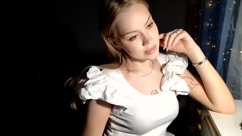 Snapshot of luna_liss_ chatting on June 15, 9:50 pm luna liss online show from June 15, 9:50 pm