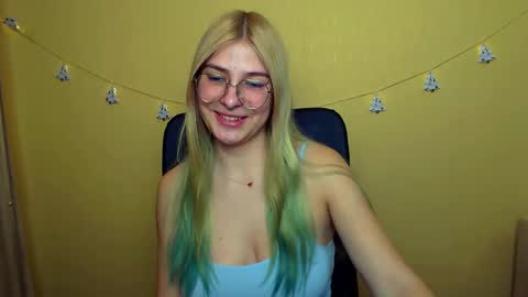 Snapshot of luna_lush_ chatting on December 9, 1:24 pm Luna online show from December 9, 1:24 pm