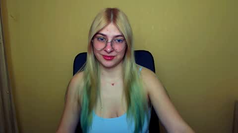 Snapshot of luna_lush_ chatting on January 3, 11:25 am Luna online show from January 3, 11:25 am