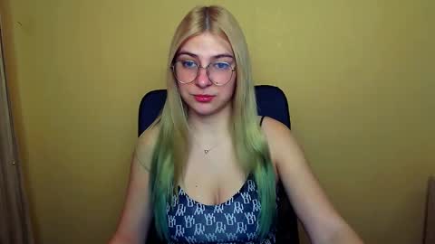 Snapshot of luna_lush_ chatting on January 8, 8:16 am Luna online show from January 8, 8:16 am
