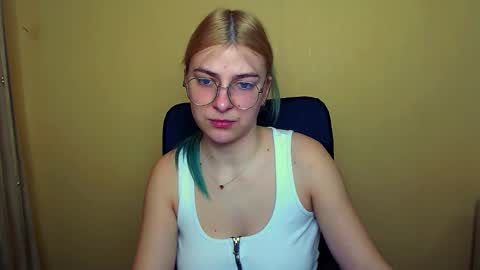 Snapshot of luna_lush_ chatting on January 9, 8:24 am Luna online show from January 9, 8:24 am