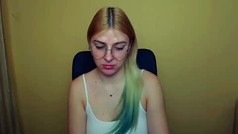 Snapshot of luna_lush_ chatting on January 14, 11:31 am Luna online show from January 14, 11:31 am