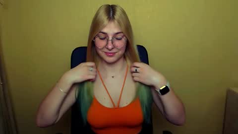 Snapshot of luna_lush_ chatting on February 7, 12:06 pm Luna online show from February 7, 12:06 pm