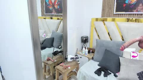 Snapshot of luna_naughty1 chatting on July 22, 6:43 pm luna_naughty1 online show from July 22, 6:43 pm
