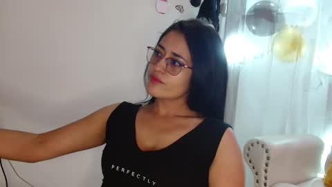 Snapshot of luna_noire1 chatting on October 19, 7:58 pm Luna Noire online show from October 19, 7:58 pm