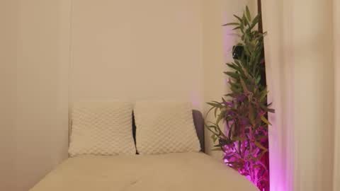 Luna Riva online show from February 2, 9:19 am